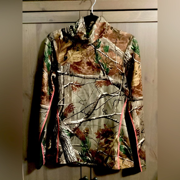 Under Armor ColdGear Realtree camouflage turtleneck women’s top. Size medium - Picture 5 of 7